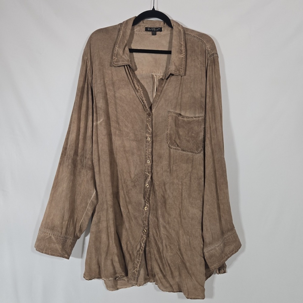 Elegant Flowy Velvet Heart Buttondown Shirt | Size Women's 3X